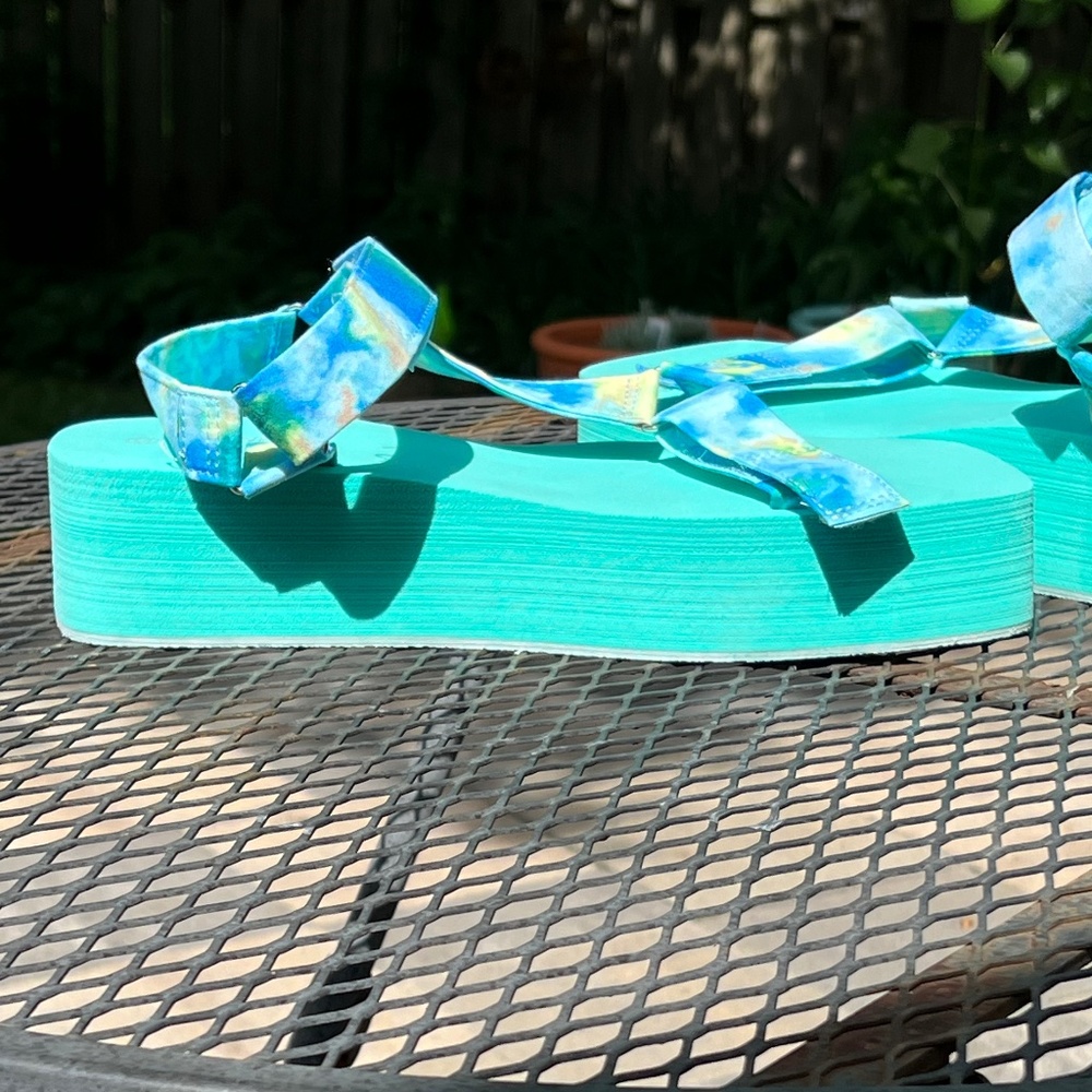 Wild Diva platform sandals size 10 - Picture 2 of 8